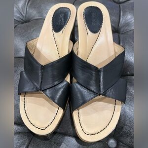 Women’s Dansko Heeled Sandal Black Upper With Brown Lower Size 8.5 US/40 EU